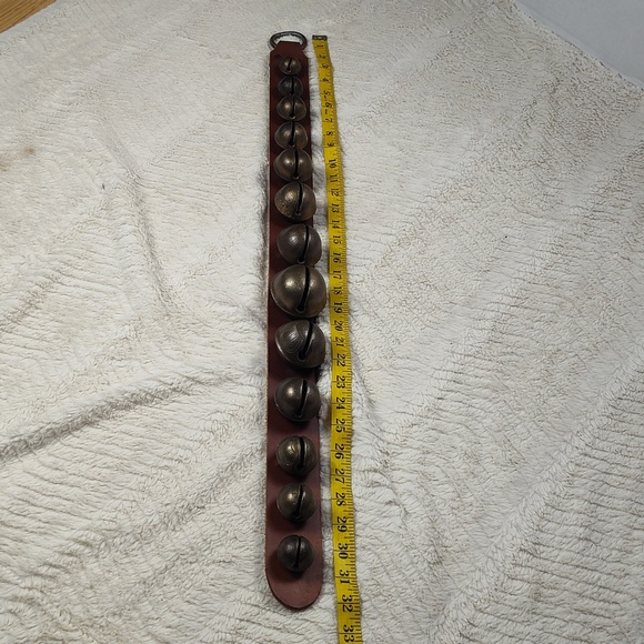 Beautiful Vintage Sleigh Bell On A Leather Strap 13 Bells - Picture 10 of 11